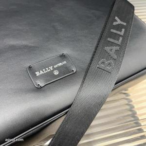 ブリーフケースBALLYブランド 激安 話題のアイテム完売在庫確保
